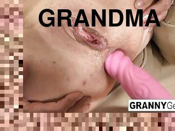 abuela, mayor, anal, maduro, mamada, chorro-de-corrida, abuelita, interracial, hardcore, negra