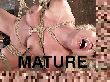 gros-nichons, mature, babes, milf, jouet, hardcore, maman, bdsm, esclave, culotte