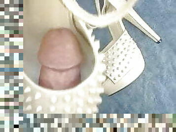 Hermosos tacones beige shoejob