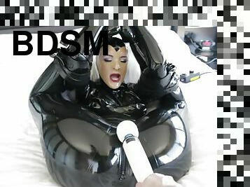 bdsm, ligotée, latex, solo