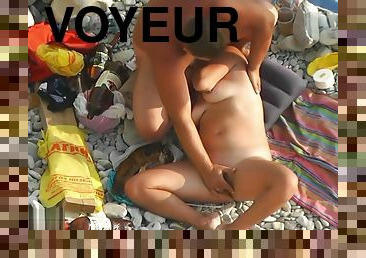 en-plein-air, amateur, fellation, milf, cam, plage, espion, voyeur, doigtage, seins-nus