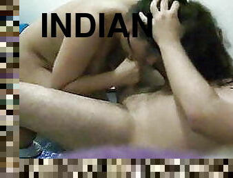 robienie-loda, walenie-konia, hinduskie-kobiety, połykanie, całowanie, na-twarz, sperma, poniżenie