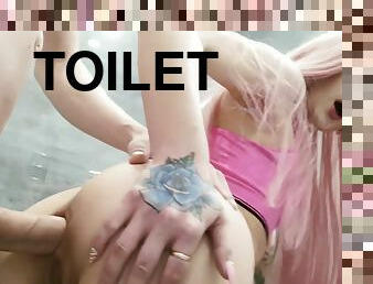 Anal Teen in the Toilet