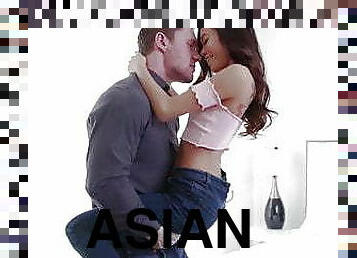 asiatique, chatte-pussy, fellation, fellation-profonde, baisers, première-fois, horny, serrée, petits-seins