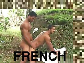 Two friends meet in the forest for some fucking - The French Connection