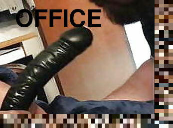 Deepthroat in office 