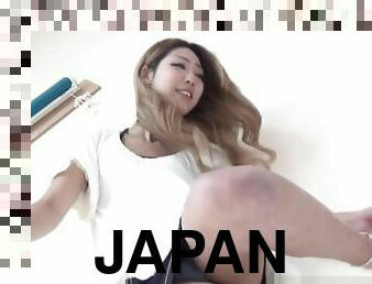 Japanese skank pisses