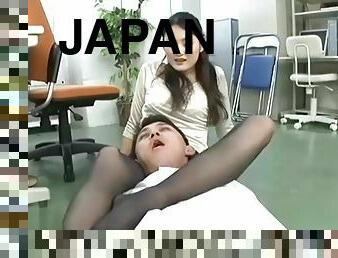 asiatique, bureau-office, japonais, bas, branlette-avec-les-pieds, en-nylon, jambes