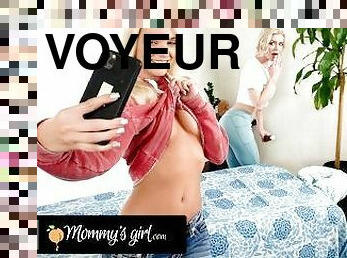 MOMMY'S GIRL - Voyeur MILF Masseuse Serene Siren Gives Best Experience To Hot Influencer Kenna James