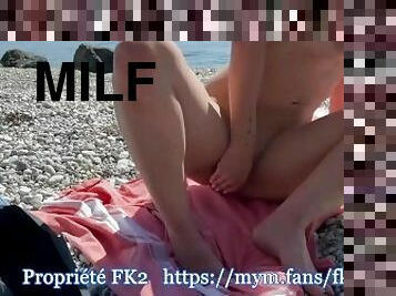 MILF OUTDOOR épisode 1 - Prise en levrette sur la plage par un inconnu - Défi