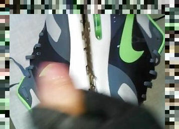 Teen Cum Nike Tavas