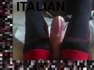 secrétaire, amateur, ejaculation-sur-le-corps, branlette, pieds, ejaculation, italien, fétiche, branlette-avec-les-pieds, en-nylon