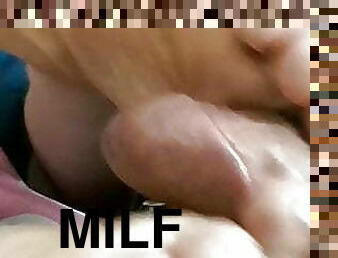 mature, milf, maison, latina, belle-femme-ronde, pieds, ejaculation, américaine, fétiche, branlette-avec-les-pieds