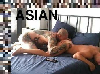 asia, ayah, cumshot-keluarnya-sperma, homo, bintang-porno, oral-melalui-mulut, ayah-daddy, berotot, tato