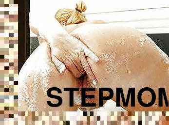 my stepmom fingering her cunt at the bathtub