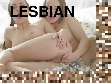 amatir, lesbian-lesbian, permainan-jari, muda-diatas-18, berambut-pirang, berambut-cokelat, boneka-cantik