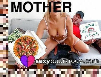 jucarie, pov, sperma, futai, mama-mother, olandez, pizza