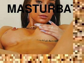 Fake tits brunette slut Alessia Luna - Alessia Stuffs Her Poon
