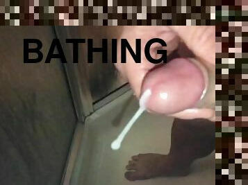 banyo-yapma, mastürbasyon-masturbation, üstüneyüzüne-boşalma, birdenbire, meni, duş, taşaklar