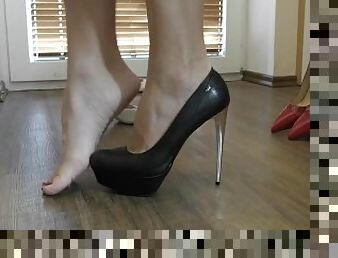 Milf Katerina Hartlova shoeplay with many High Heels