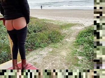 masturbación, público, amateur, mamada, madurita-caliente, mamá, pareja, playa, rubia, madre