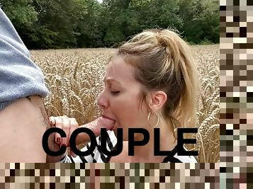 Réalité d'un couple qui se filme pendant une pipe improvisée dans un champs de blé !