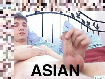 asiatique, masturbation, gay, doigtage, pieds, cognage, fétiche, solo, rasé, trou-du-cul