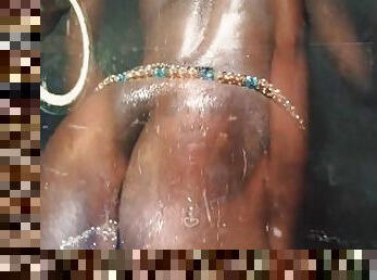 bañando, tetas-grandes, masturbación, mayor, orgasmo, amateur, negra-ebony, negra, jóvenes18, vieja