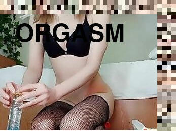 orgasm, fitta-pussy, smal, kvinnligt-sprut, strumpor, första-gången, blond, nätstrumpor, söt, snuskig