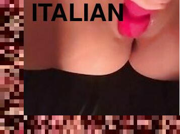 20 enne italiana si diverte con i sex toys