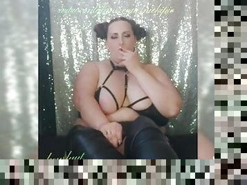 Smoking bbw in all leather