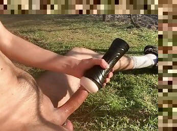 mit Fleshlight Wichsen im Öffentlchem Park