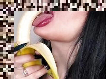 mamada, garganta-profunda, con-piercings, mona, bonita, banana, muñeca, chupando