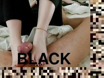 amateur, ejaculation-sur-le-corps, énorme-bite, black, couple, pieds, point-de-vue, ejaculation, branlette-avec-les-pieds, bite