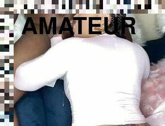 cul, gros-nichons, amateur, ejaculation-sur-le-corps, ébène, énorme-bite, belle-femme-ronde, joufflue, tatouage