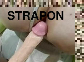 strap-on, slyna, strumpor, dildo, rumpa-butt, muskulös, dominans, femdom