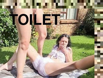 en-plein-air, pisser, chatte-pussy, amateur, babes, milf, compilation, salope, chienne, blonde