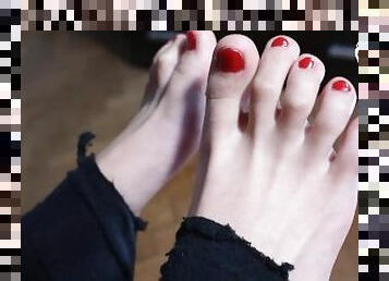 Her size 39 feet growing to enormous size! (giantess feet, BIG feet, long toes, foot growth, soles)