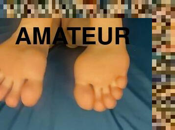 I want to masturbate your sweet cock. Cum on my sexy feet