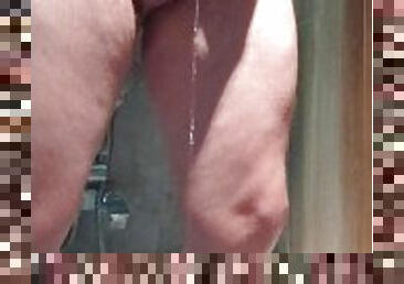 pisser, ejaculation-sur-le-corps, gay, branlette, solo, jeans