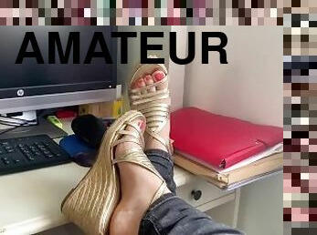 Foot fetish / coute la secrtaire en talons