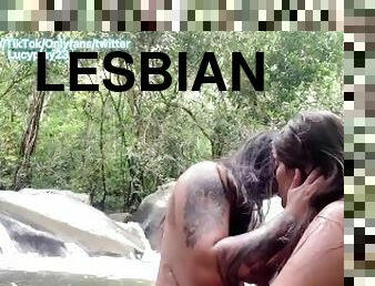 Lesbianas en el ro excitndose rico