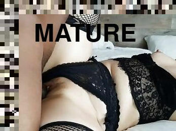 Mature I give her cock