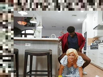 Mature housewife with a huge sexual appetite pleases horny black dude