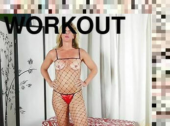 Sydney Shares Some Workout Tips And Tricks With You