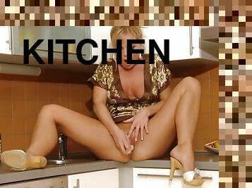 Solo - Kitchen With With Silvia Saint