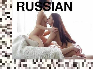 russe, anal, hirondelle, doigtage, trio, sur-le-visage, ejaculation, rasé, brunette, petits-seins