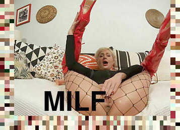 MILF Cherry Aleksa in stockings and VR solo masturbation