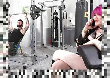 gros-nichons, transsexuelle, anal, hardcore, travesti, blonde, salle-de-gym, tatouage