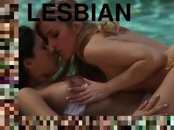 בחוץ, חתיכות, לסבית-lesbian, בלונדיני, טבעי, ברכה, קטנה, שחרחורת, ציצים-קטנים